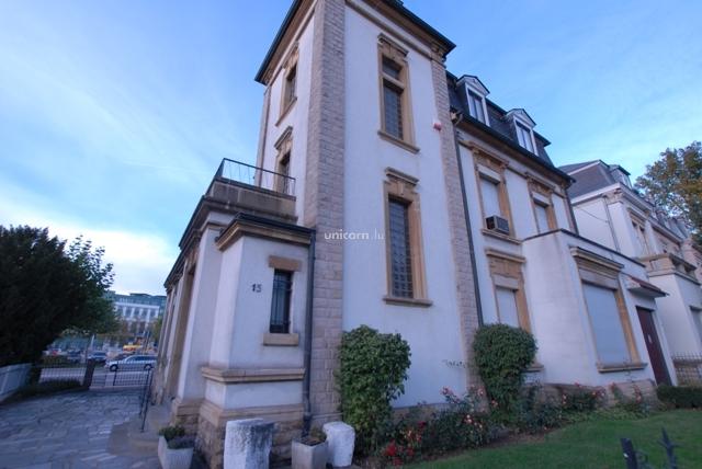 Maison en vente à Luxembourg  - 330m²