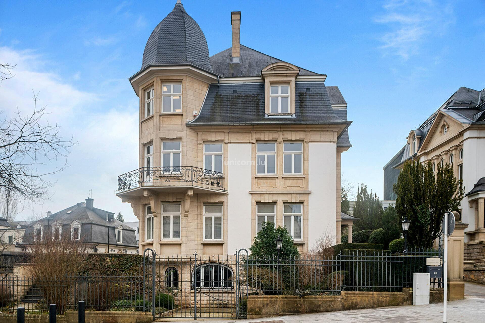Bureau en location à Luxembourg  - 795m²