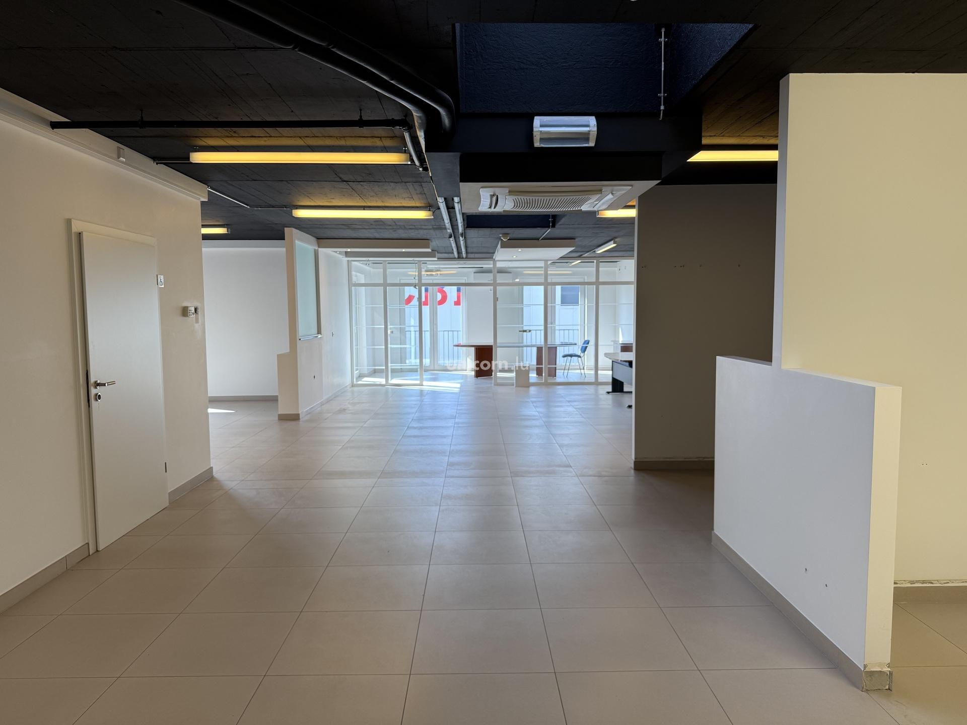 Büro zu verkaufen in Niederkorn  - 289m²