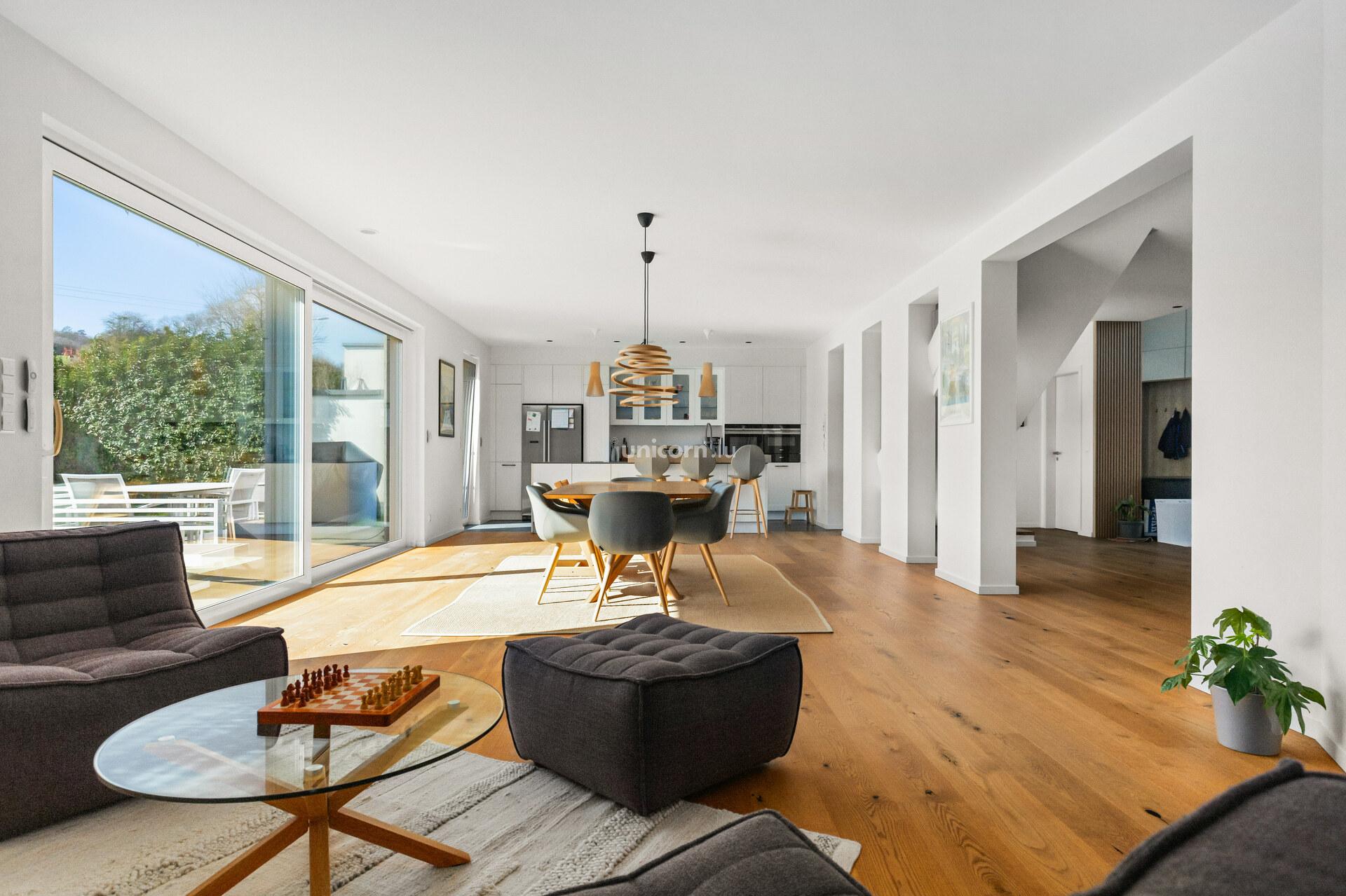 Haus zu vermieten in Lorentzweiler  - 350m²