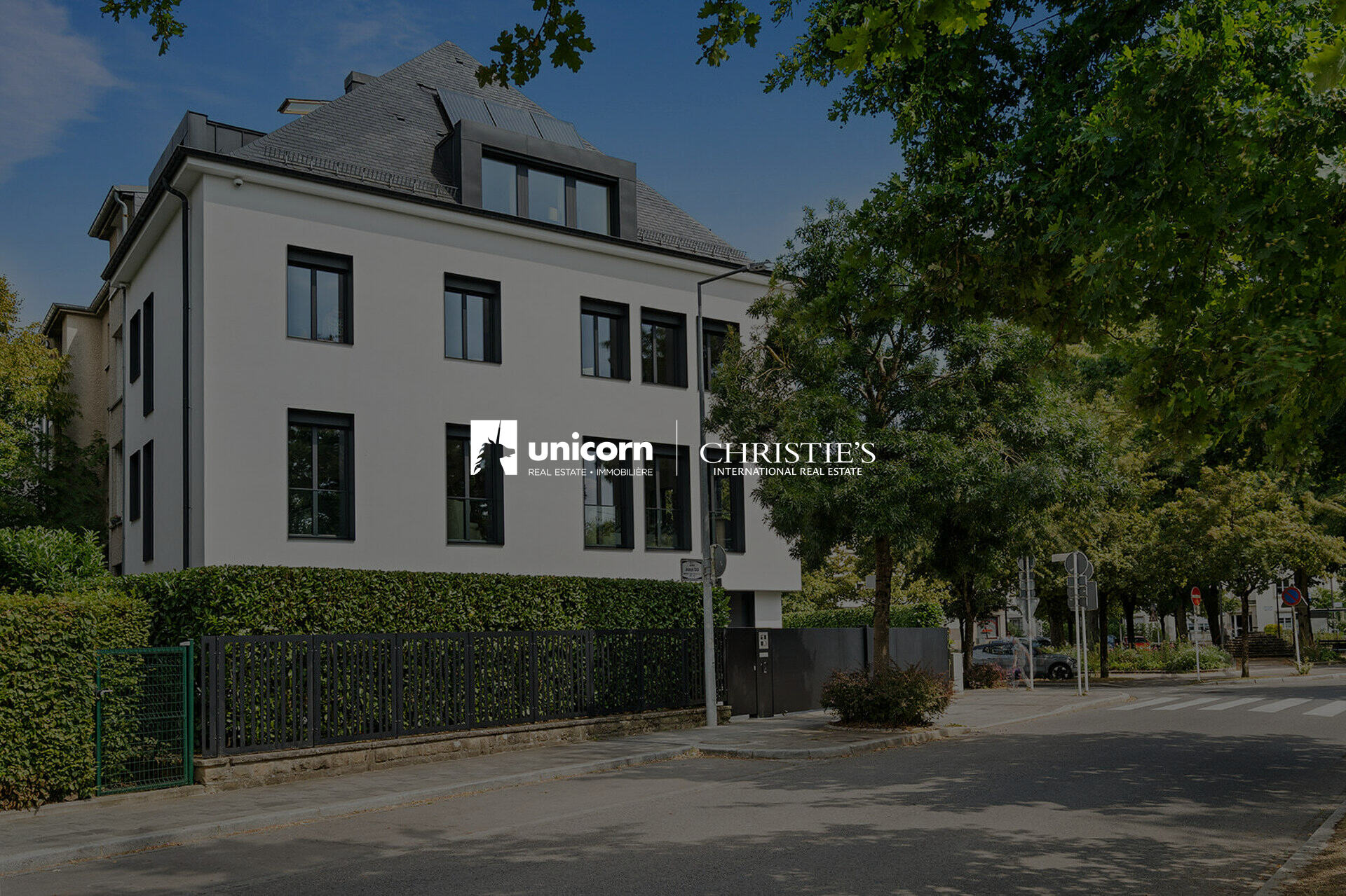 House for sale in Luxembourg-Limpertsberg  - 500m²
